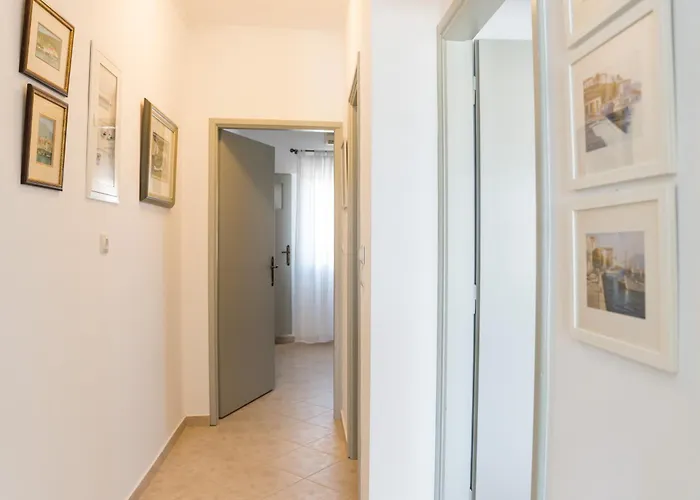 Platon Lejlighed Lixouri